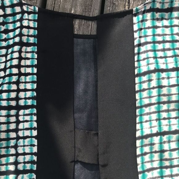 ⭐️ HP PARKER Silk Open Back Geo Sleeveless Blouse - Picture 10 of 12